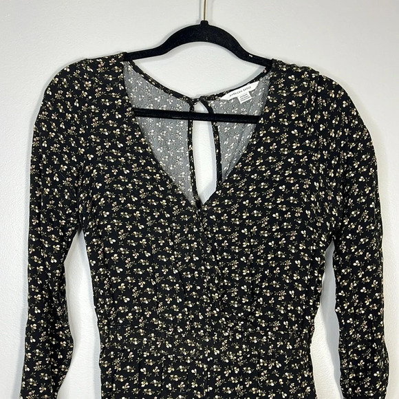 American Eagle Floral Romper - Medium - EUC - Picture 2 of 9